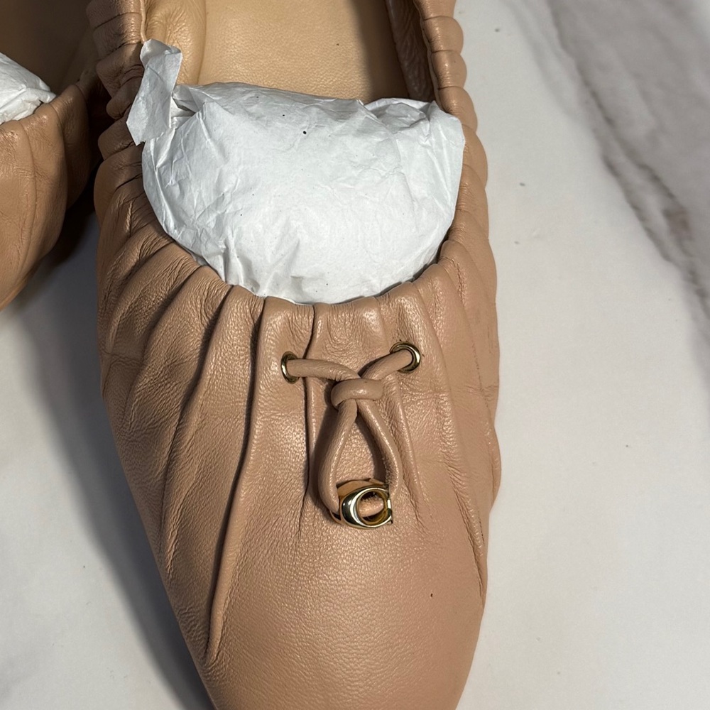 Coach Women's Beige Leather Flats - Picture 5 of 9